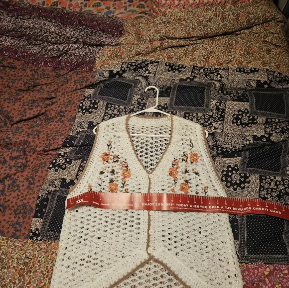 Boho Crochet Vest, Floral, Size L - Picture 5 of 6